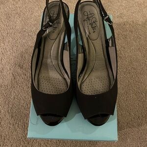 EUC Lifestride Tellar Black Fabric Patent Leather Sling Back Pumps Heels sz. 9